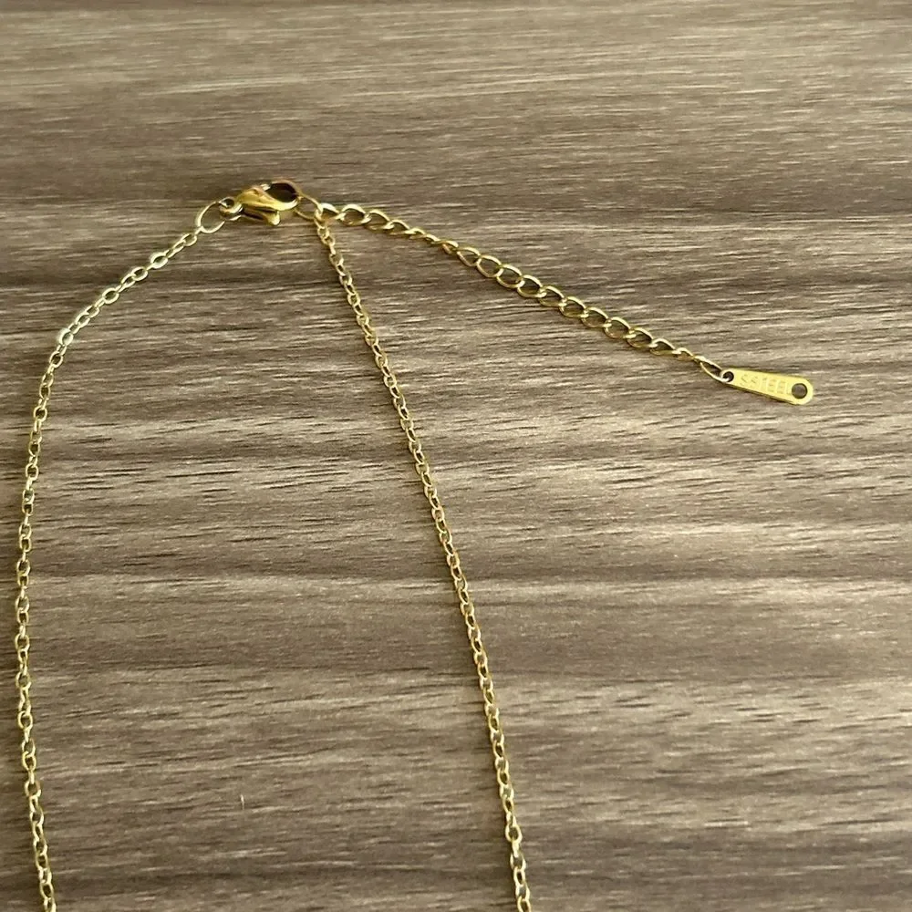 Gold Star Necklace Q337
